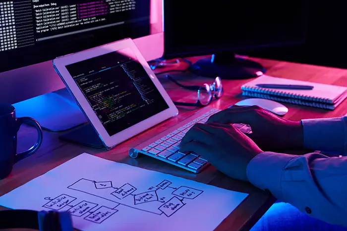 Yamoa-Solutions - à propos, développeur au travail