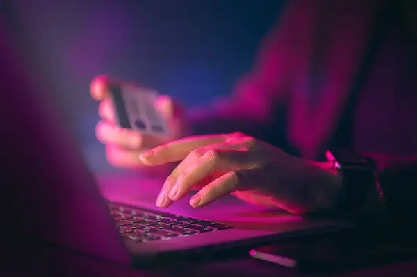 تحديد سريع وعزل للأنظمة المخترقة